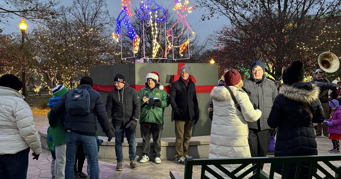 Christmas-Parade & Lights-in Wheaton